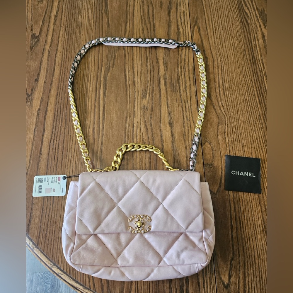 Chanel 19 Handbag Large 22S
Lambskin Light Pink